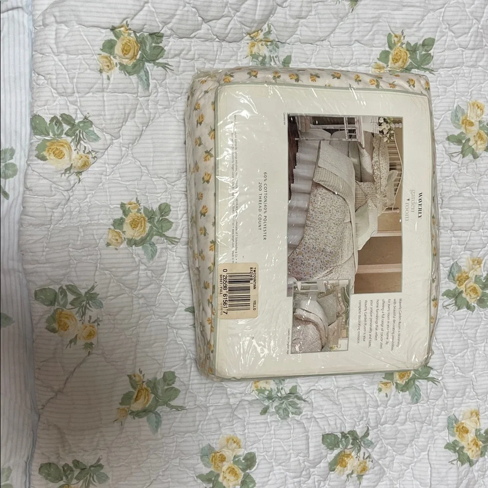 NWT WAVERLY GARDEN ROOM, YELLOW ROSES, FULL SHEET SET - Picture 2 of 5